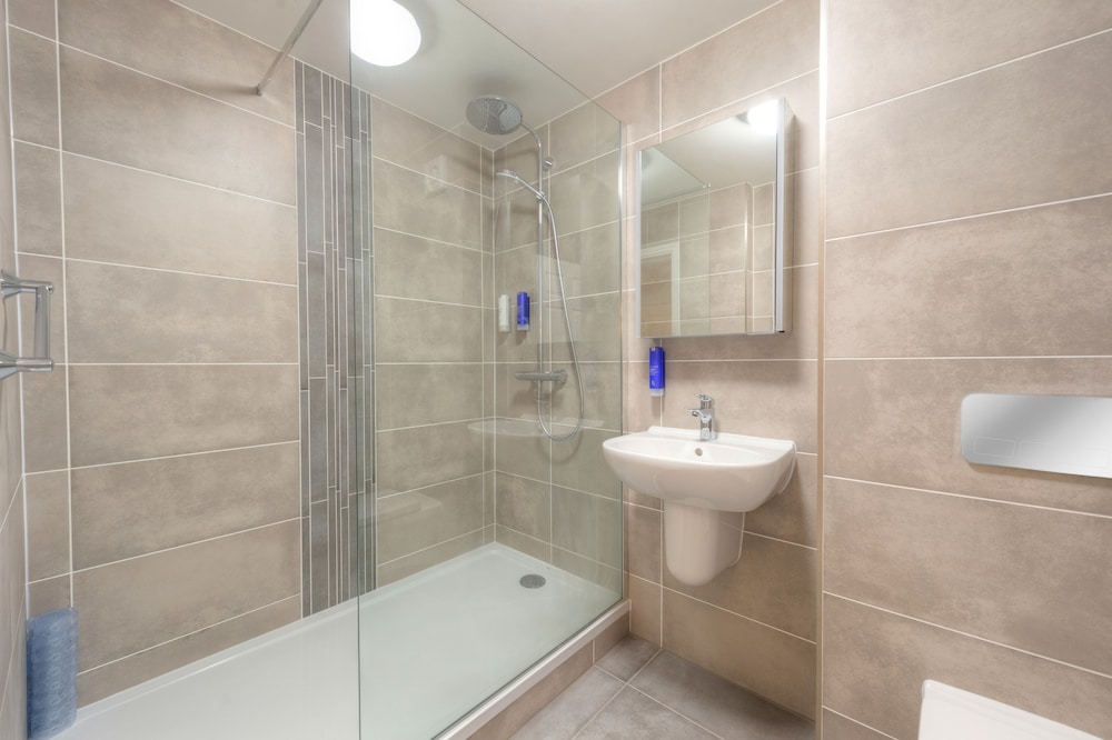 Appleby Manor Hotel & Garden Spa 48/50