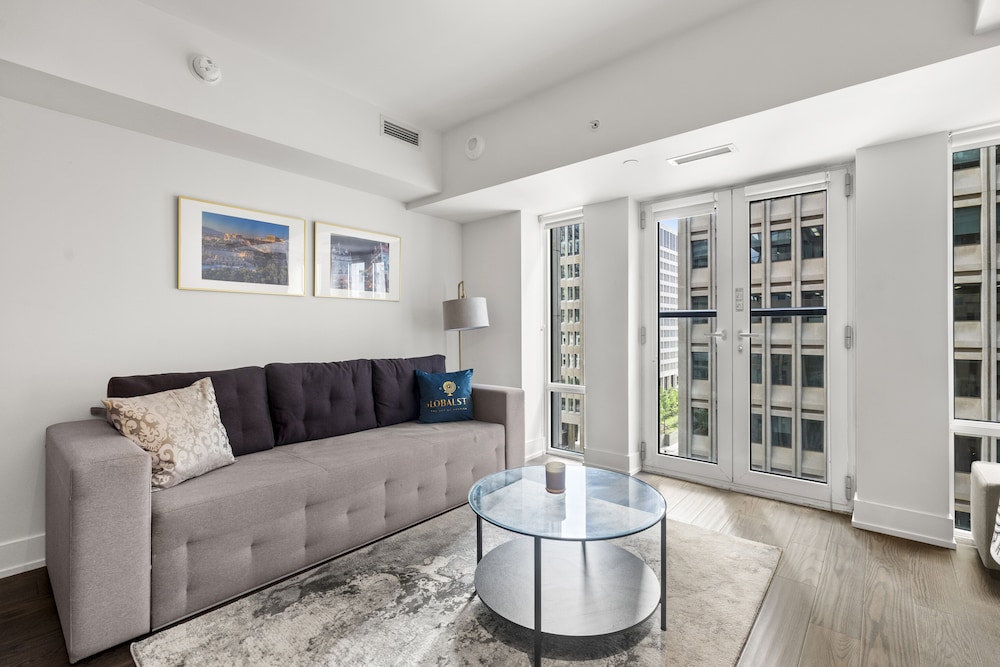The Britt Condos in Downtown Toronto 10/35