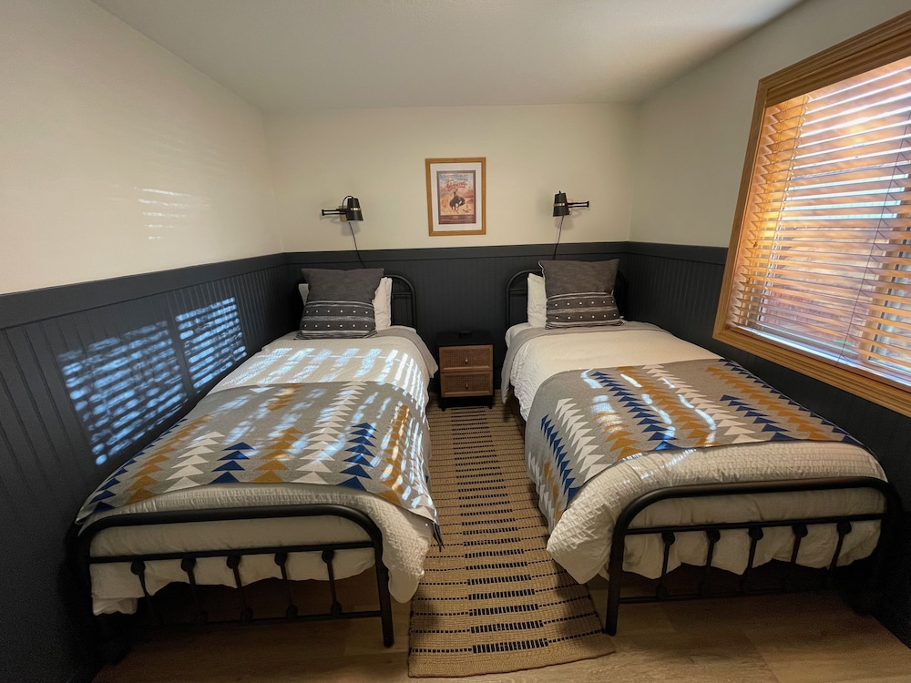 Pinedale Cozy Cabins 6/27