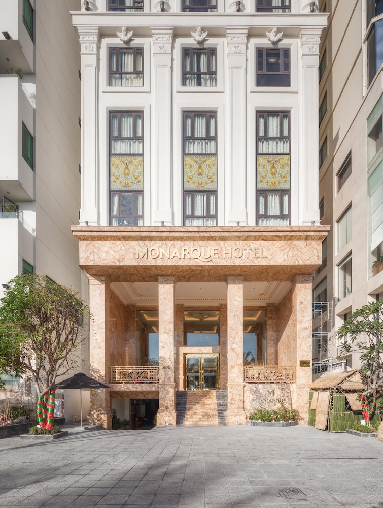 Monarque Hotel 42/50