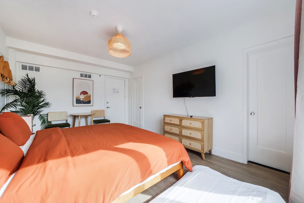 STANDARD, MULTIPLE BEDS, PRIVATE BATHROOM