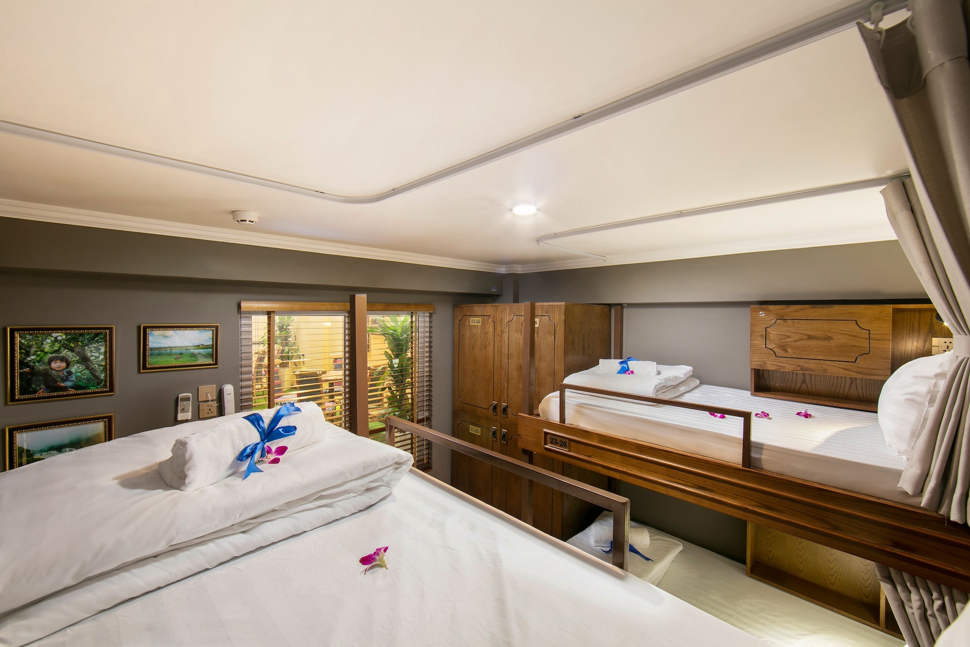 FEMALE DORM, FEMALE ONLY, DELUXE, 4 BEDS