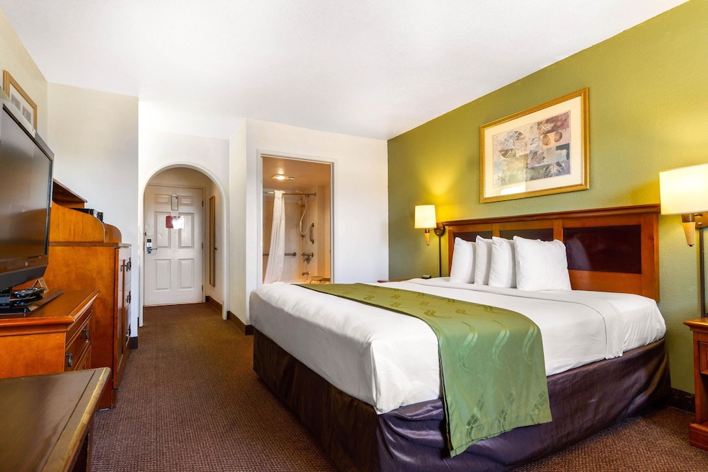 Rodeway Inn Auburn, CA 23/41