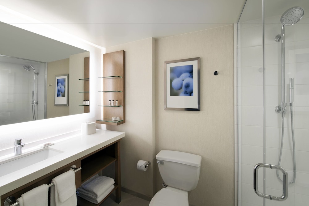 Delta Hotels Seattle Everett 40/44