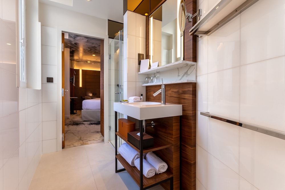 Premium, King Bed, InterContinental Paris - Champs-Elysees Etoile 6/6