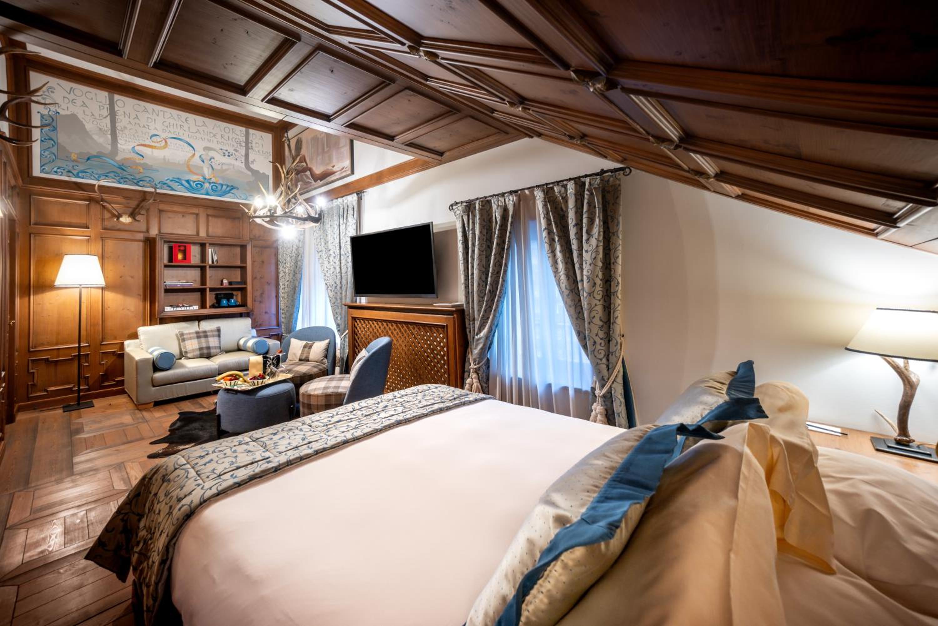 SUITE, HOT TUB