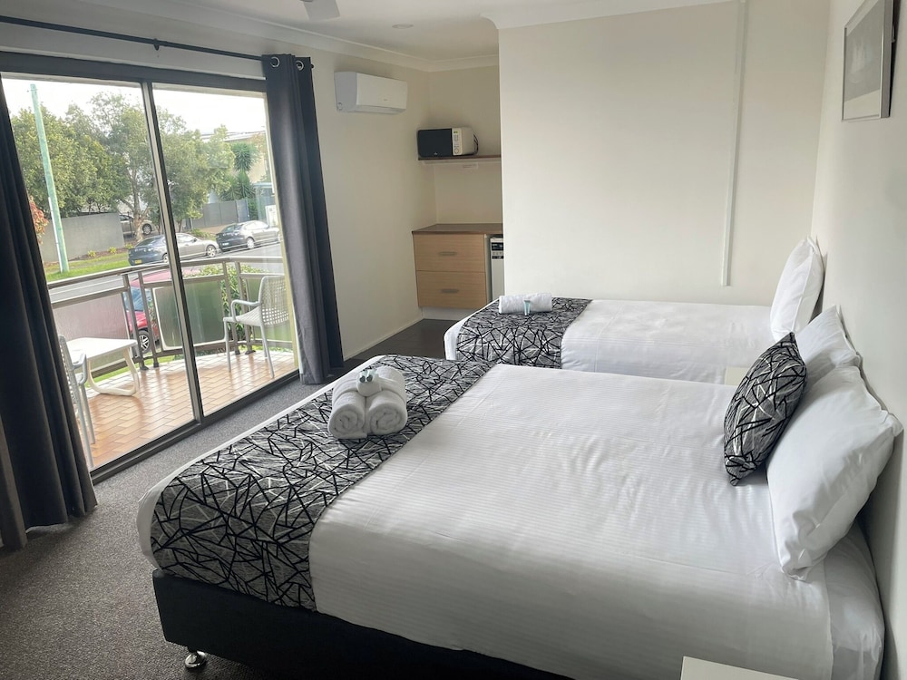 DELUXE, STUDIO, SUITE, BALCONY