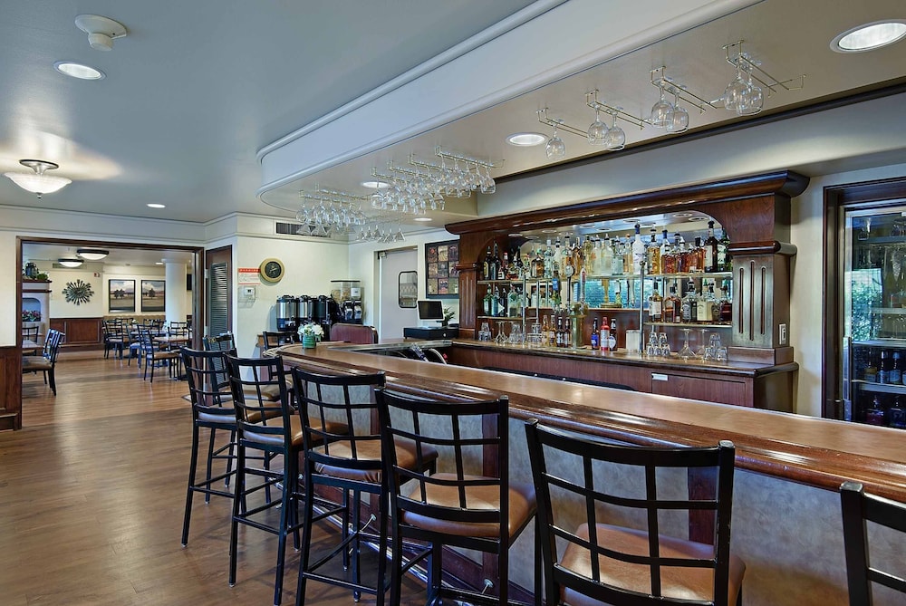 Oxford Suites Yakima 32/45
