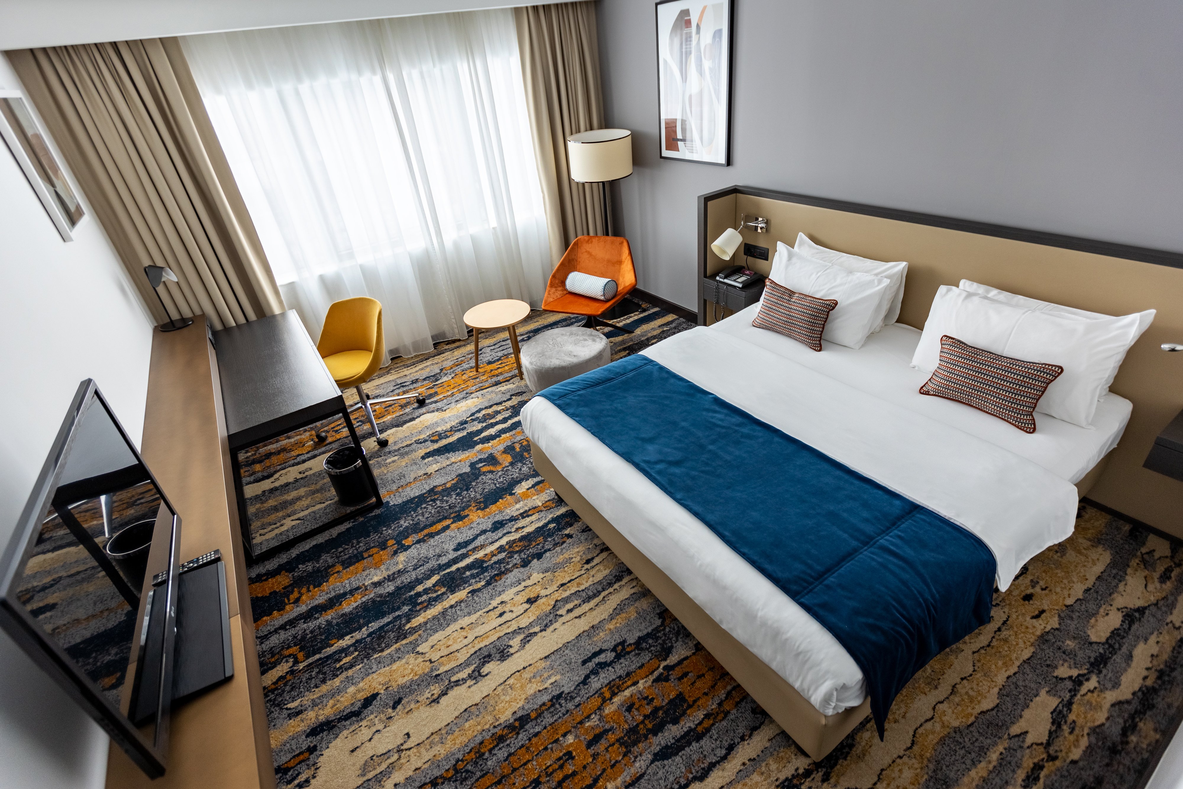 Crowne Plaza Belgrade 25/85