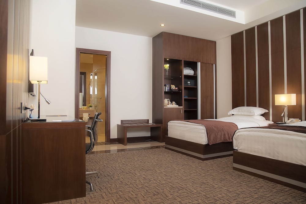 Sulaf Luxury Hotel 12/70