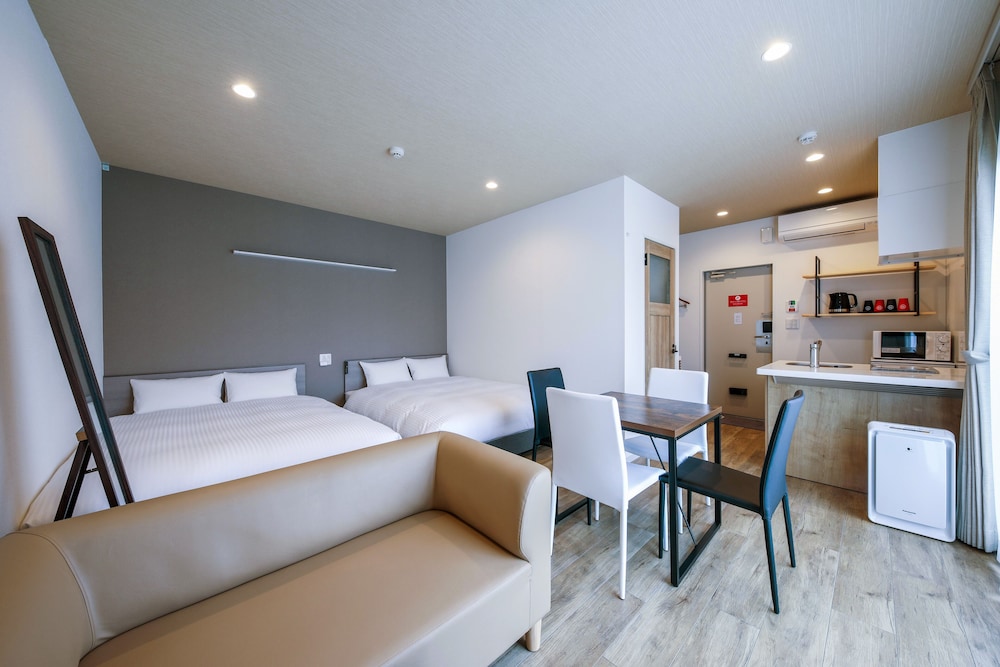 DELUXE, TWIN BEDS