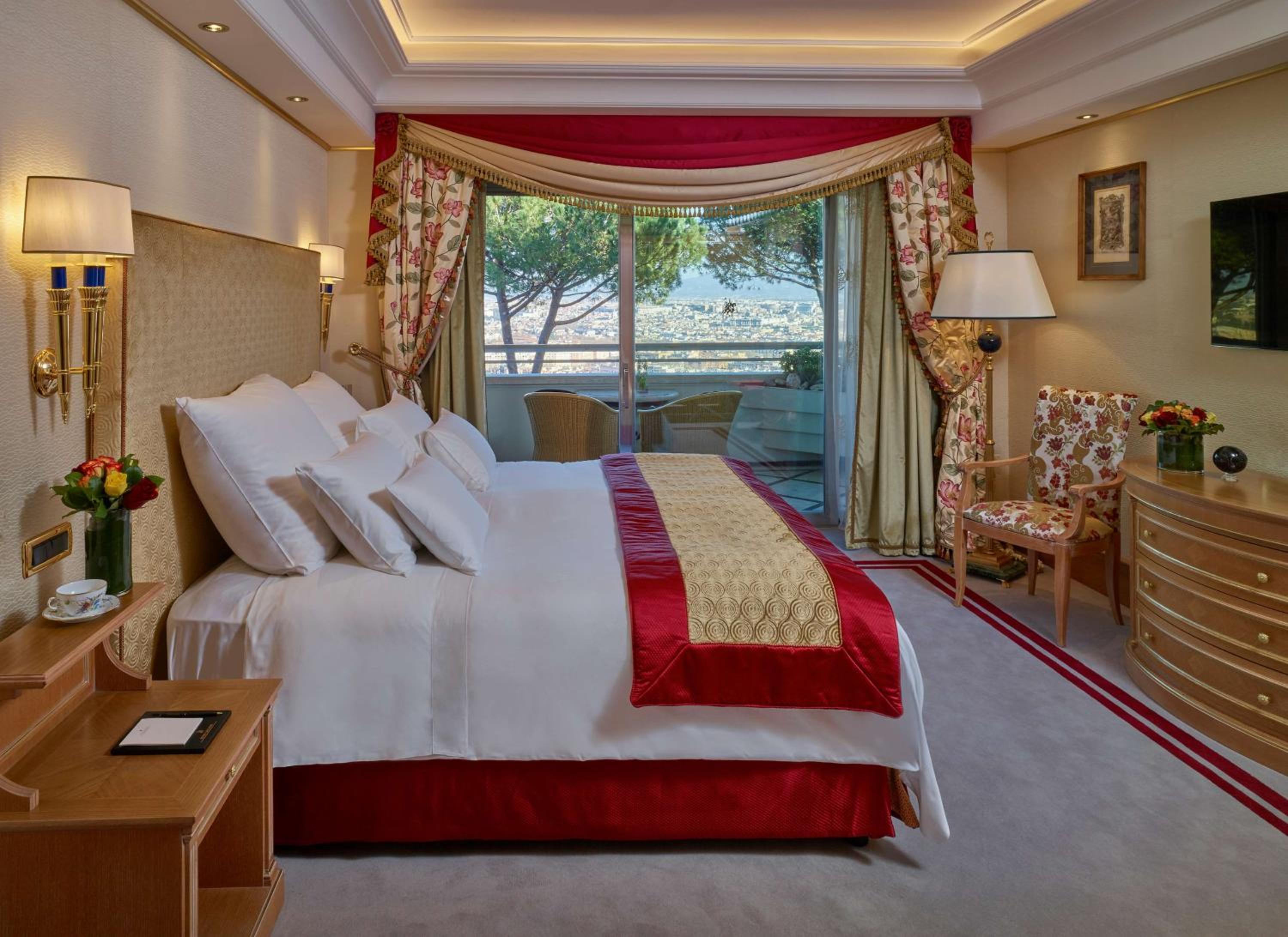 SUPERIOR, SUITE, PARK AND POOL VIEW