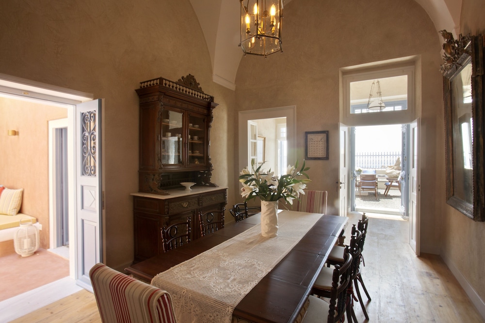 Oia Mansion 24/50