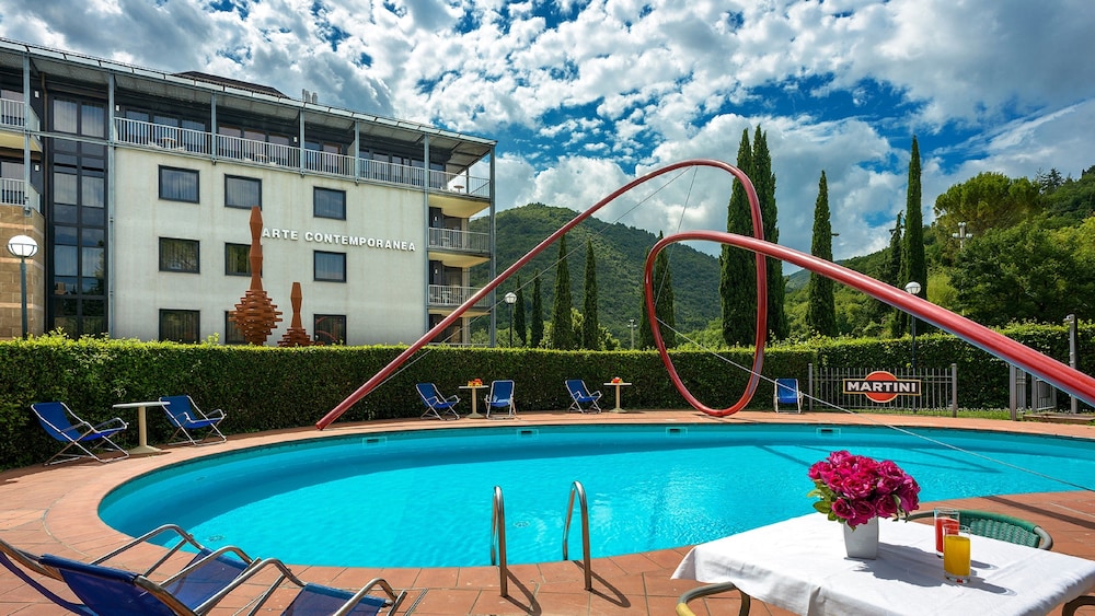 Albornoz Palace Hotel 67/71