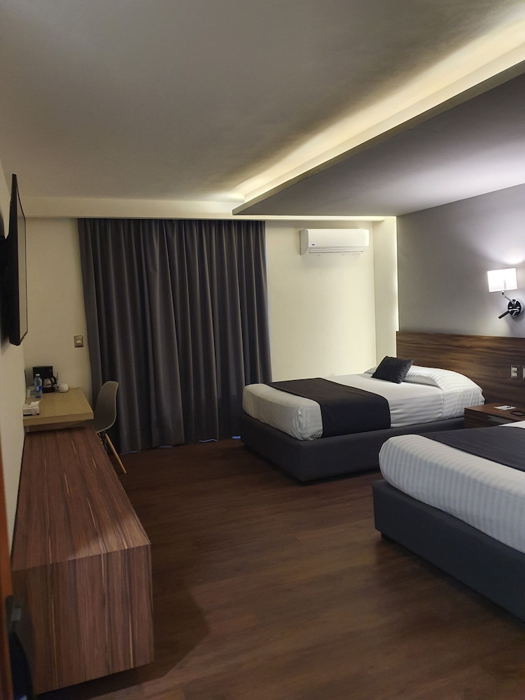 Estanza Hotel and Suites 27/58