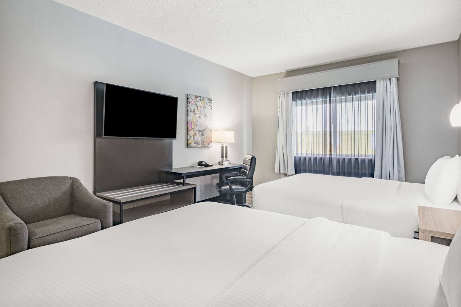 La Quinta Inn & Suites by Wyndham Evansville 10/43