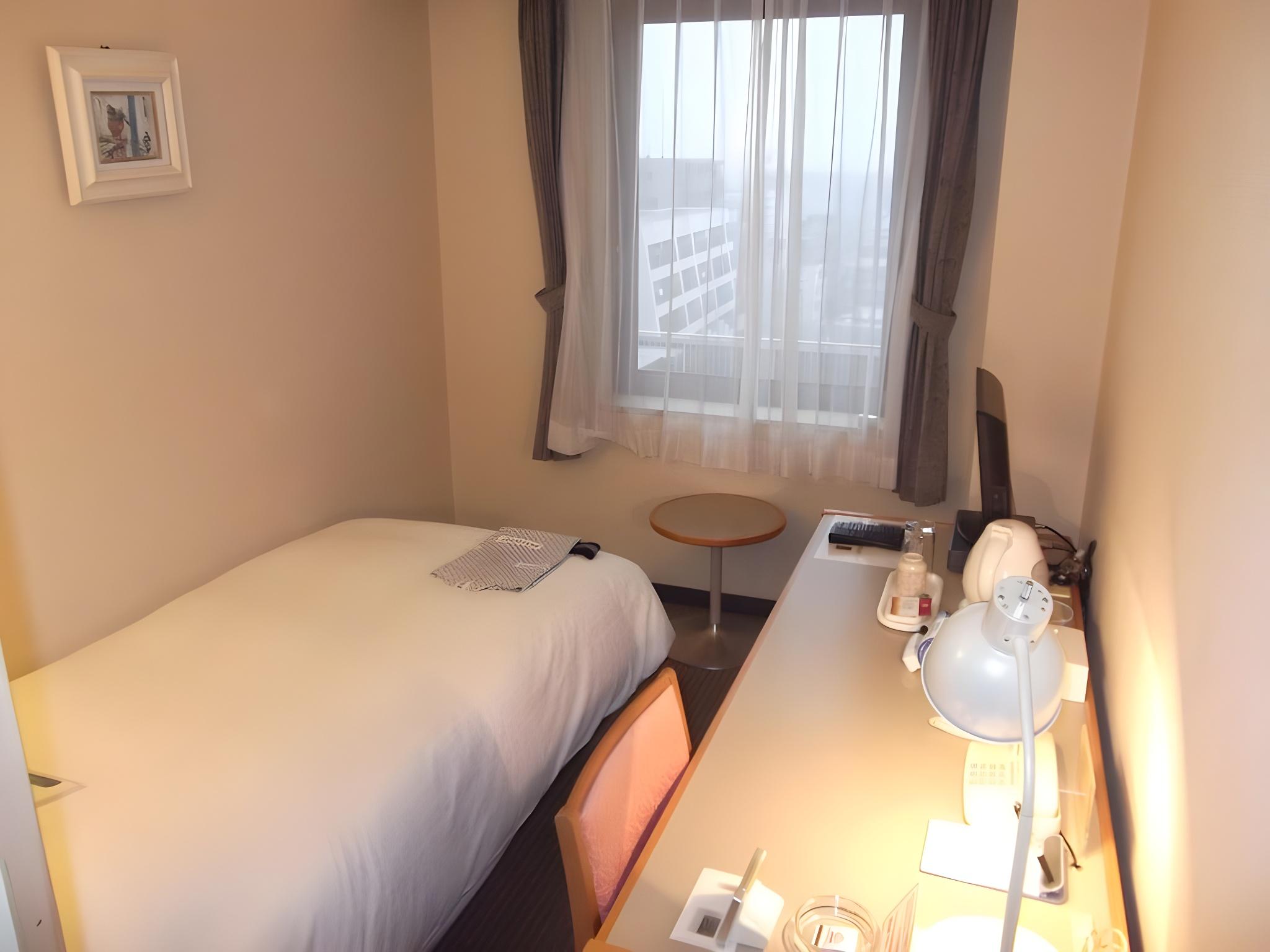 ROOM, SINGLE, SMOKING