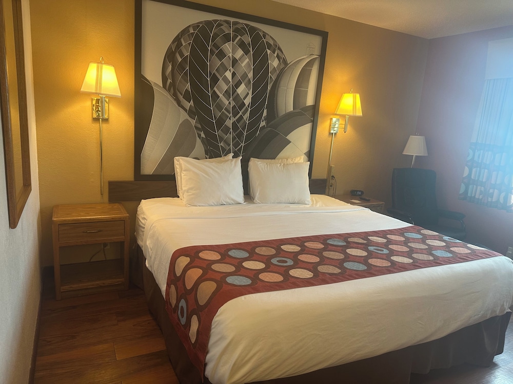 Super 8 by Wyndham Las Vegas 12/26