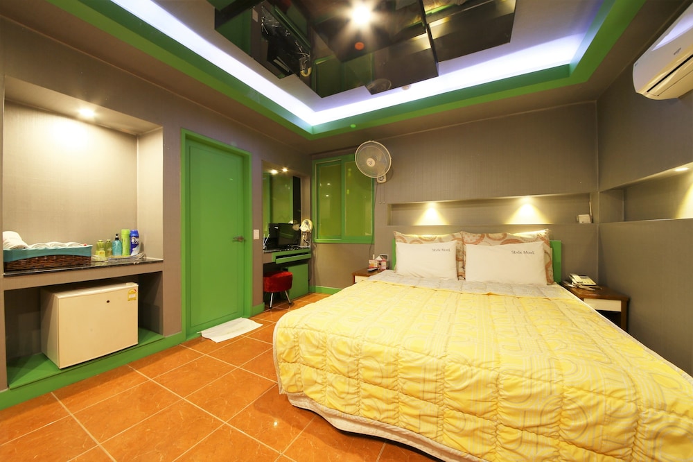 Sense Motel 18/50