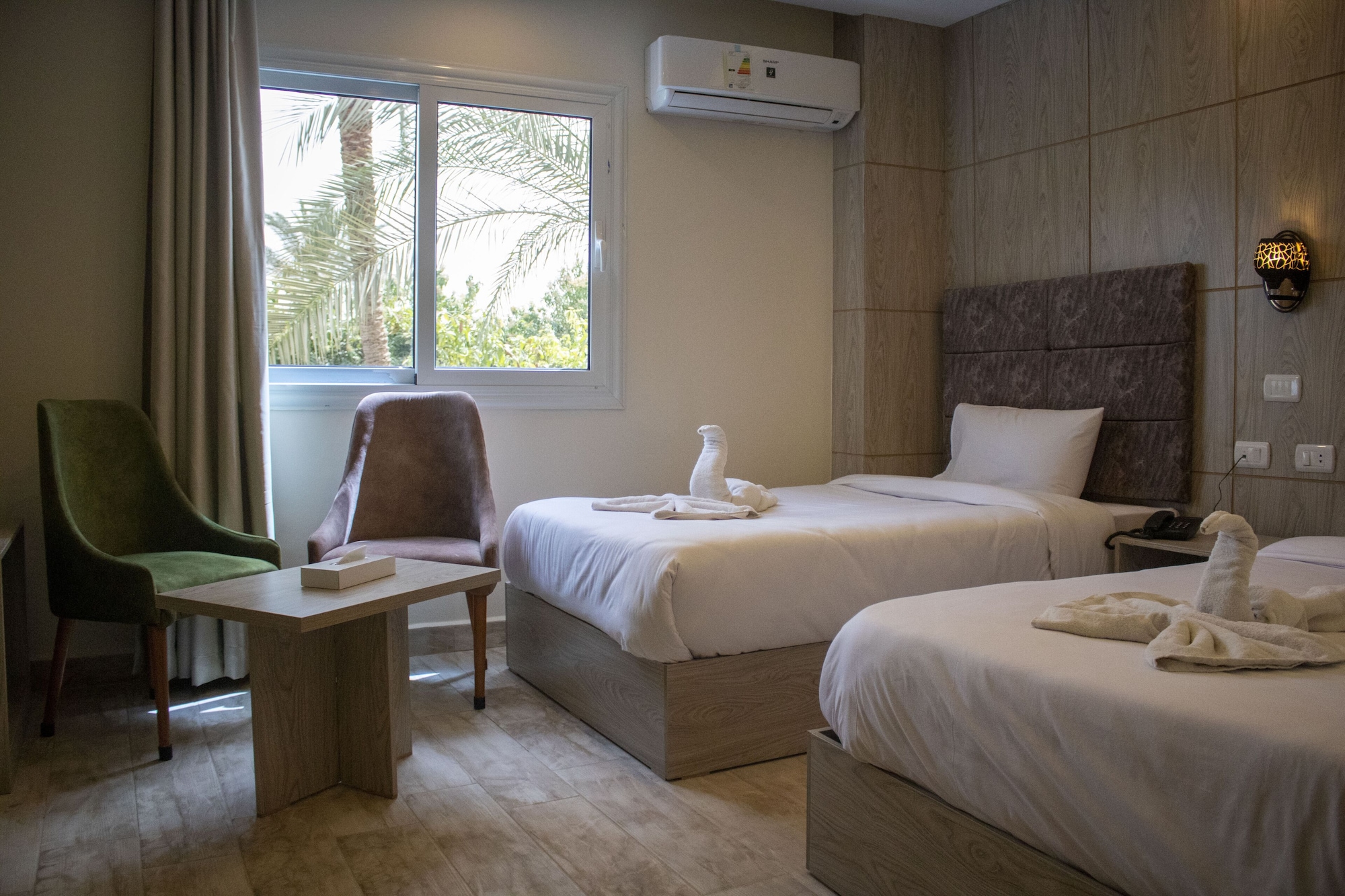 غرفة بسريرين منفصلين بإطلالة على الحديقة، Nine Pyramids View Hotel 4/6