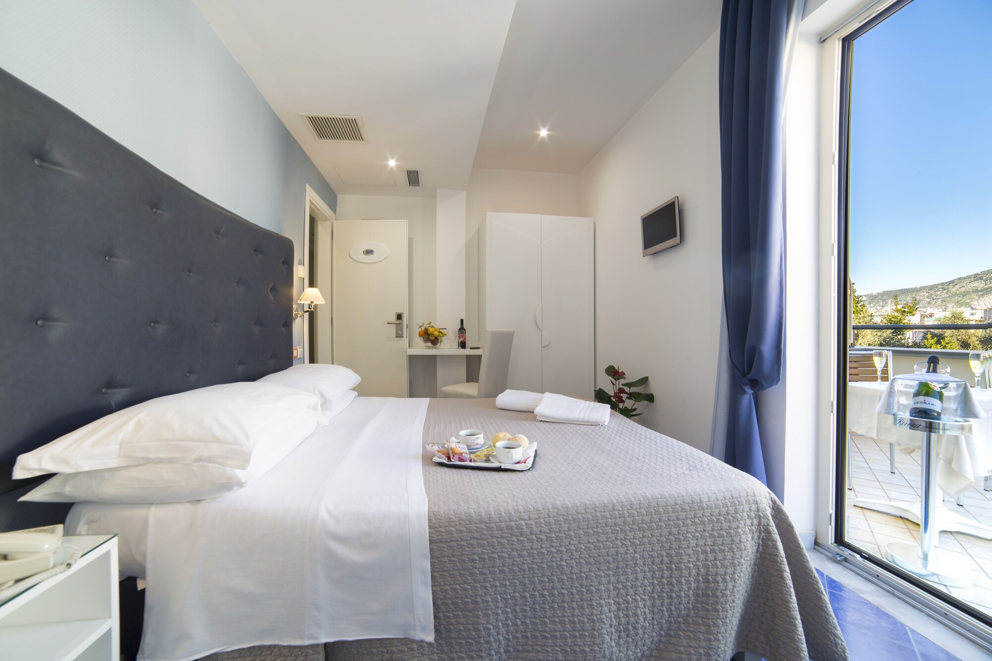 CLASSIC, DOUBLE BED, TERRACE