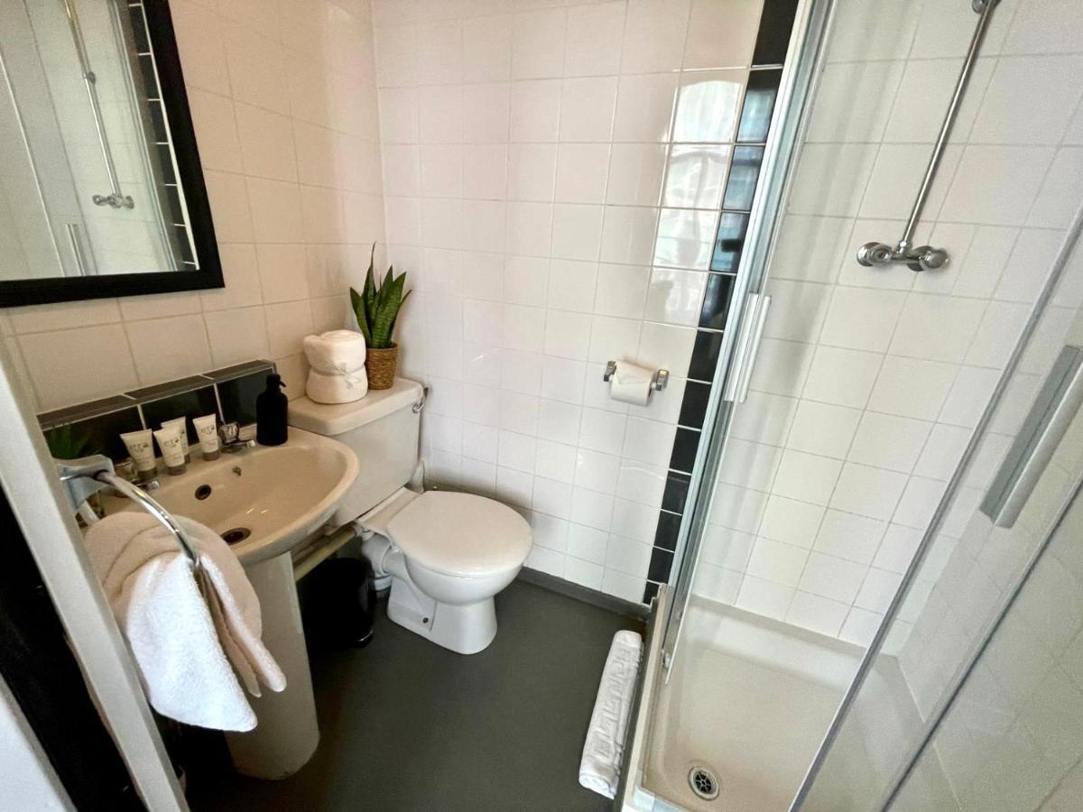 Brighton Black Hotel & Hot Tubs 10/10