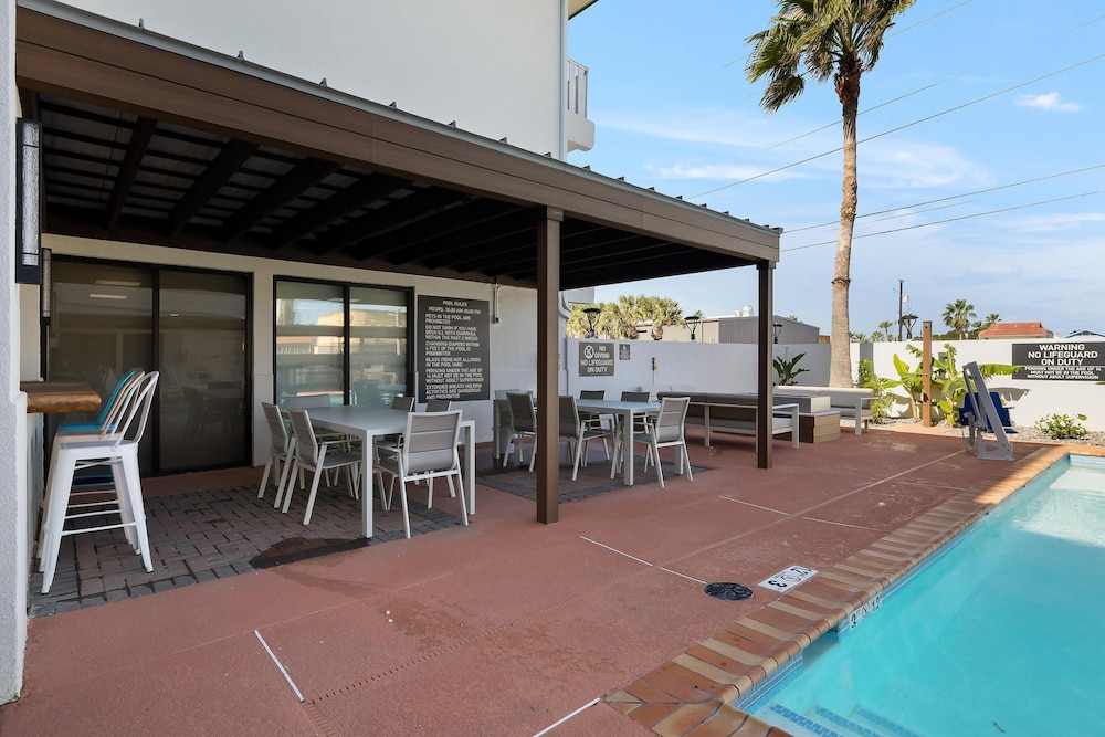 Home2 Suites by Hilton South Padre Island 63/72
