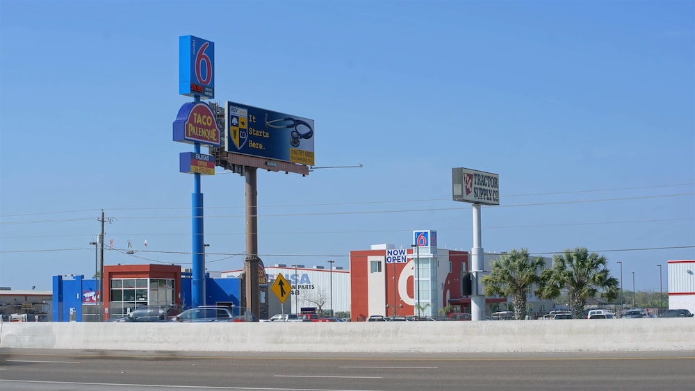 Motel6 Weslaco, TX 38/58