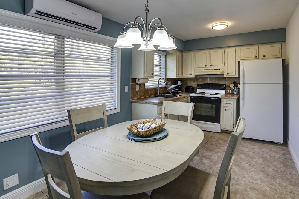 May Dee Suites 44/67
