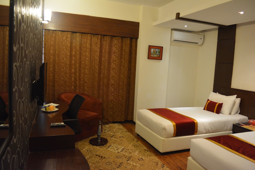GRAND ORIENTAL HOTEL 37/60