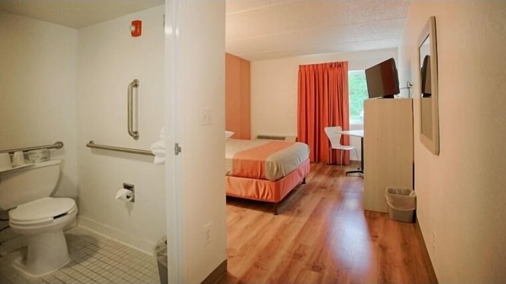 Motel6 Albany, NY 58/60