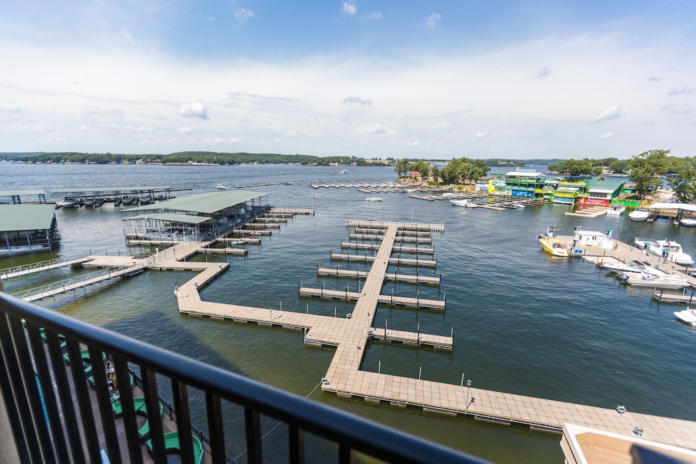 Camden On the Lake Resort Spa Yacht Club 64/68