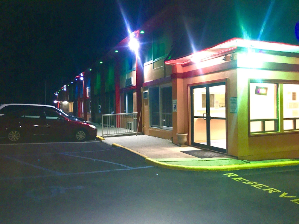 Red Carpet Inn & Suites Lima 58/64