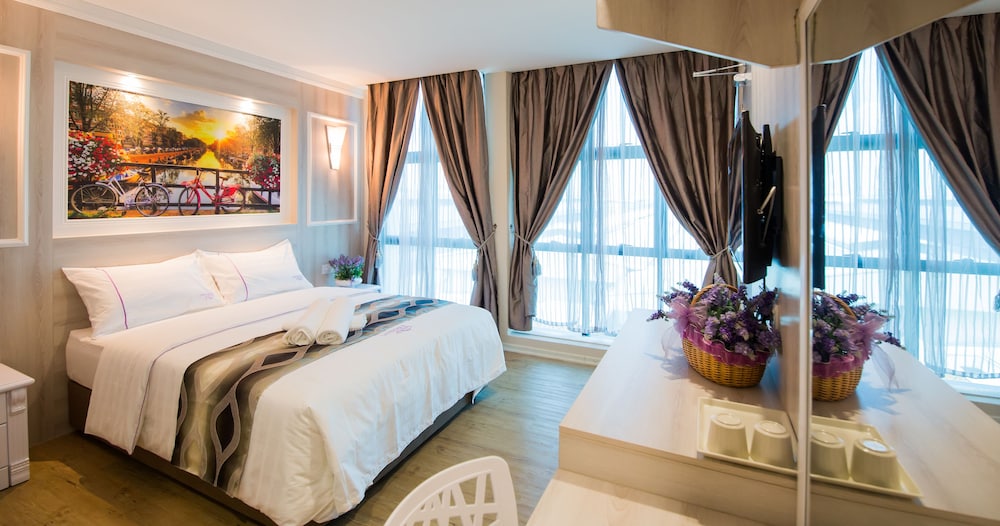 Lavender Inn Usj 10/22