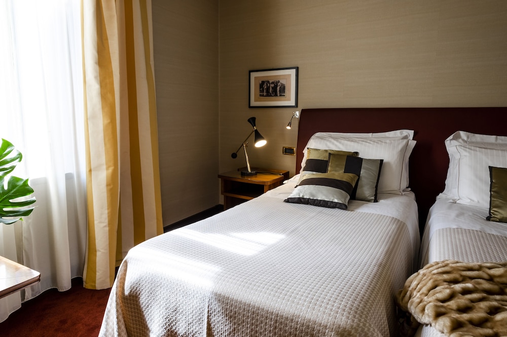 Hotel Accademia Verona 26/80