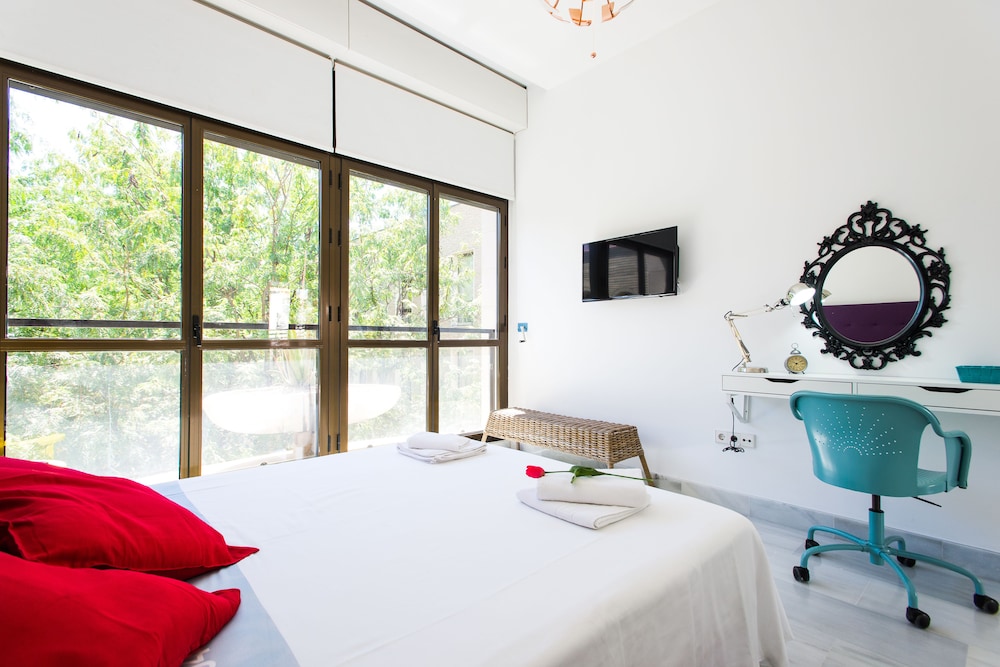 The Zentral Suites & Apartments 27/75