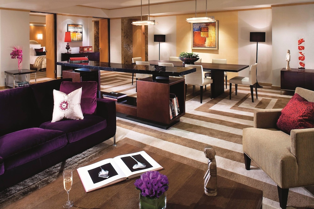 Portman Ritz Carlton 27/43