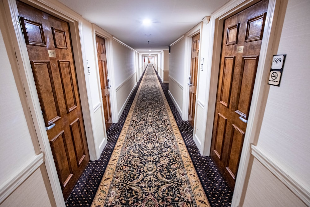 Sturbridge Host Hotel 24/71