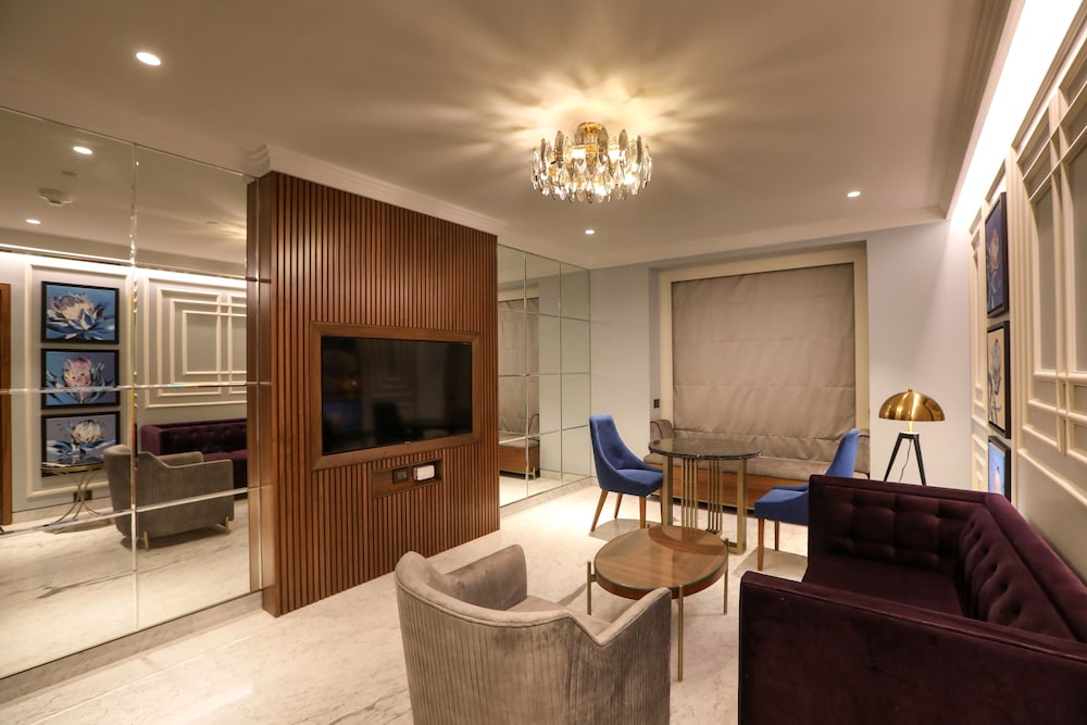 Radisson Blu Hotel & Suites GRT Chennai 30/50