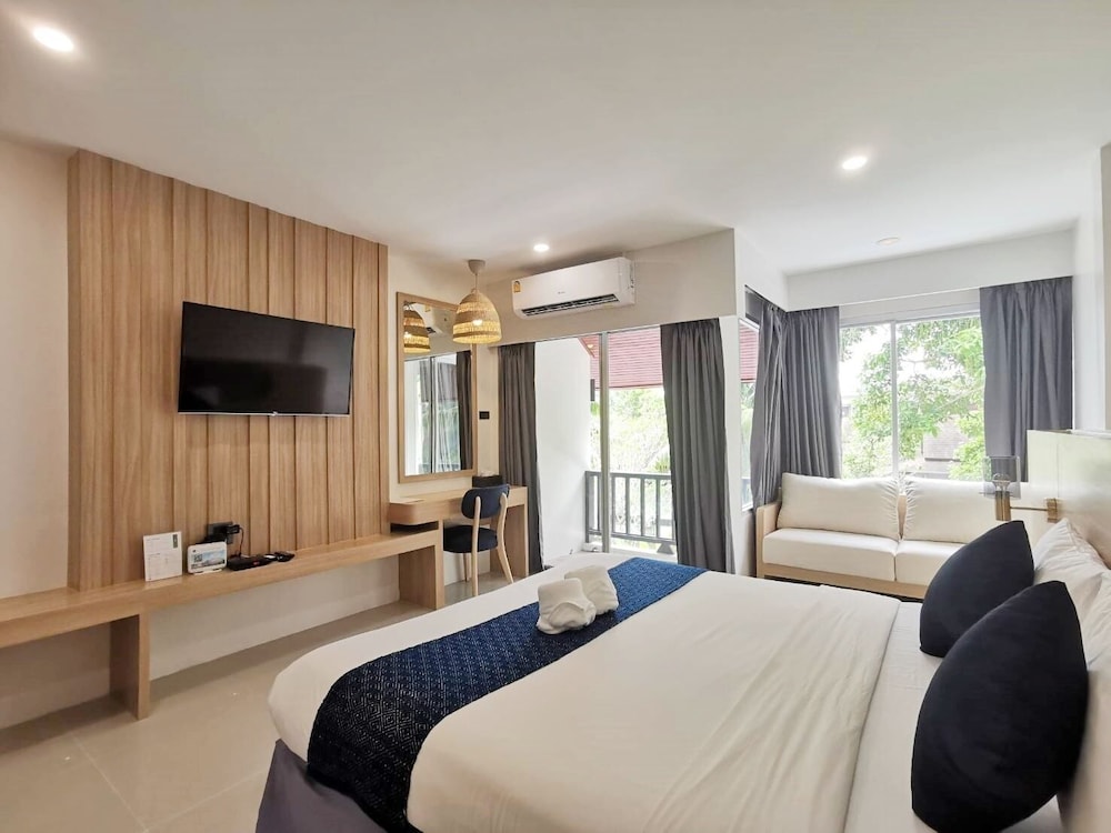 Nana Beach Hotel 30/80