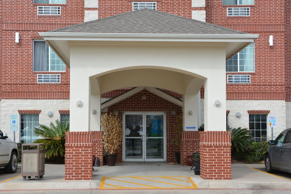 Super 8 By Wyndham Austin/Airport South 2/49