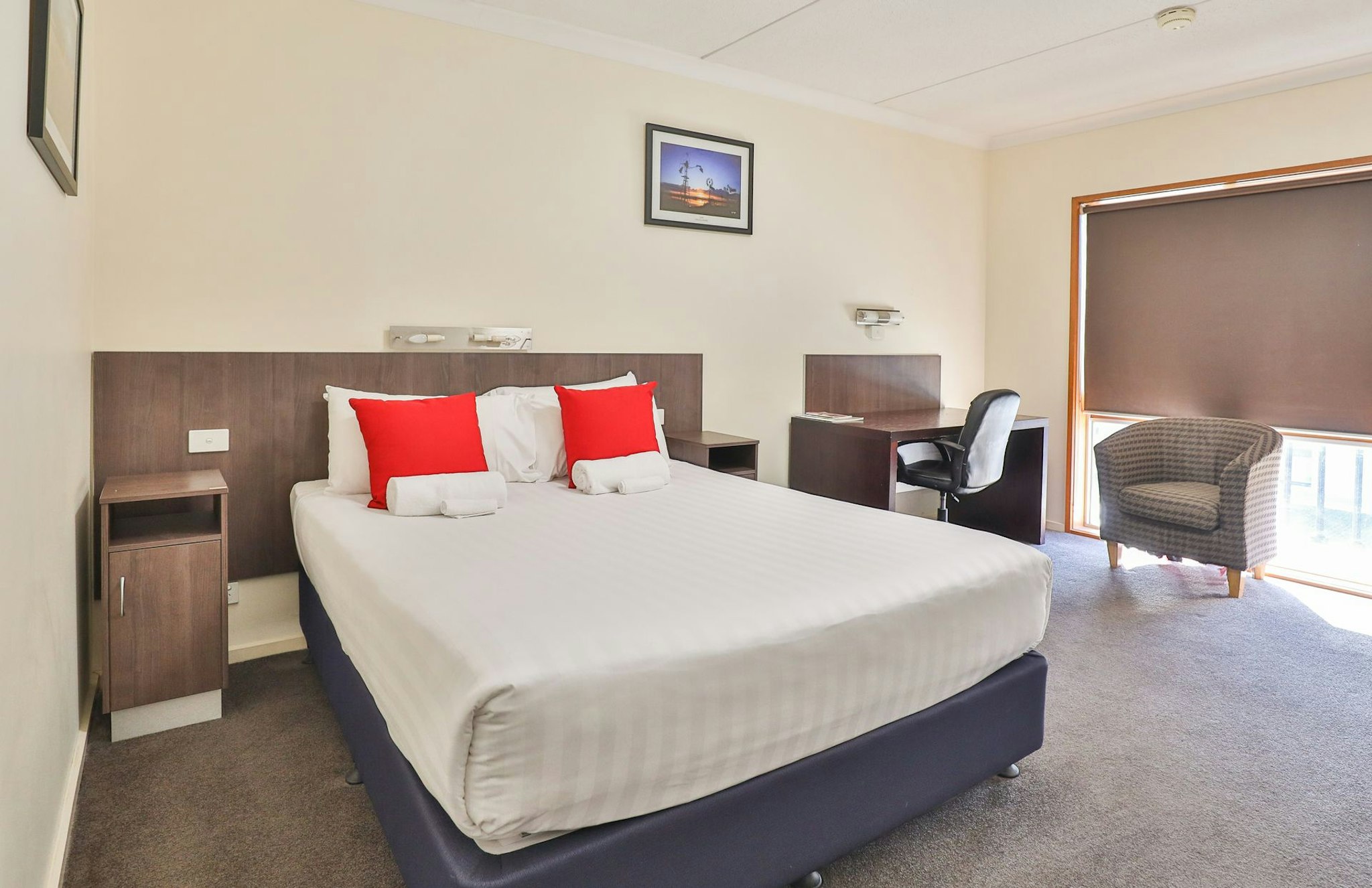STANDARD, QUEEN BED