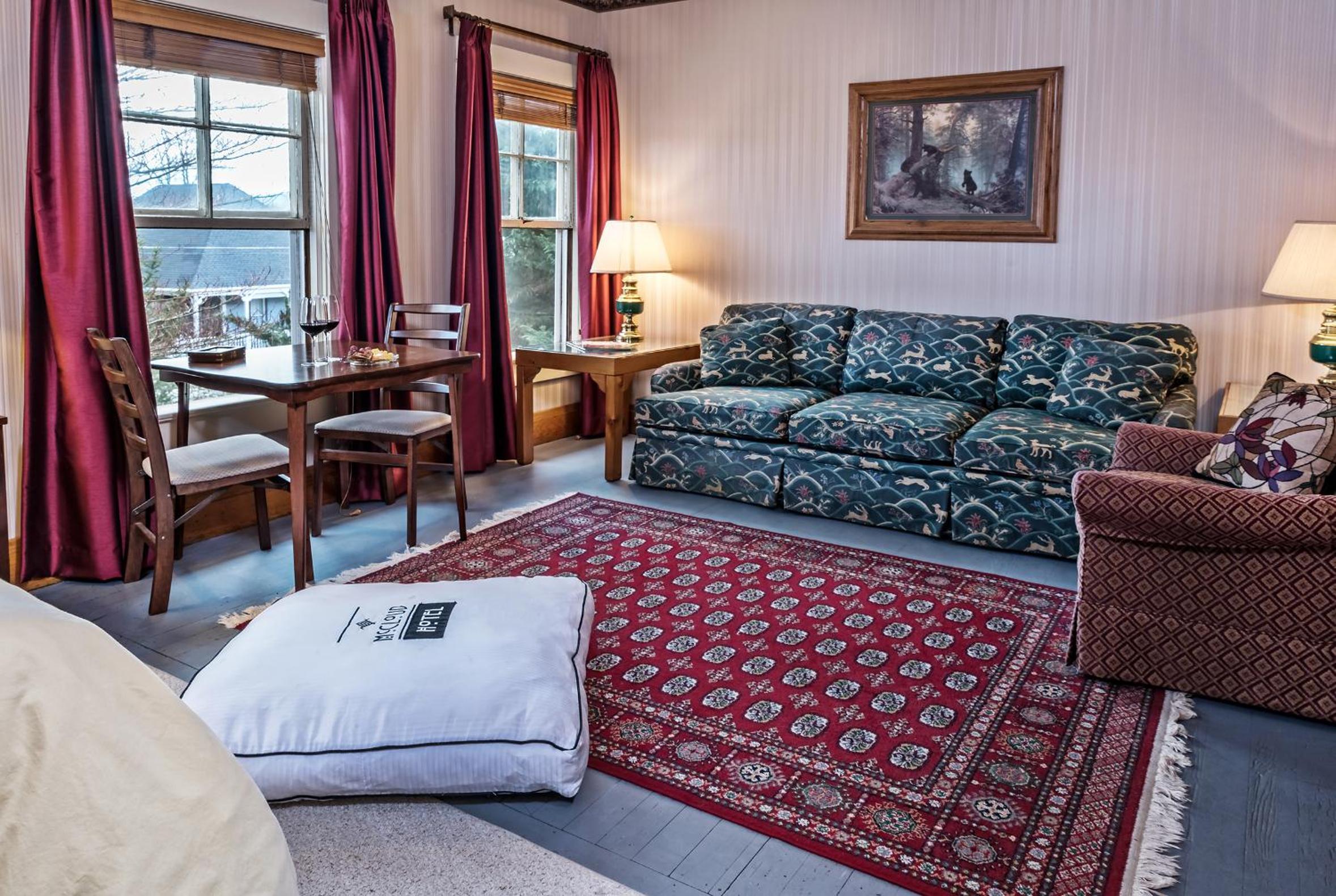 McCloud Hotel 29/50