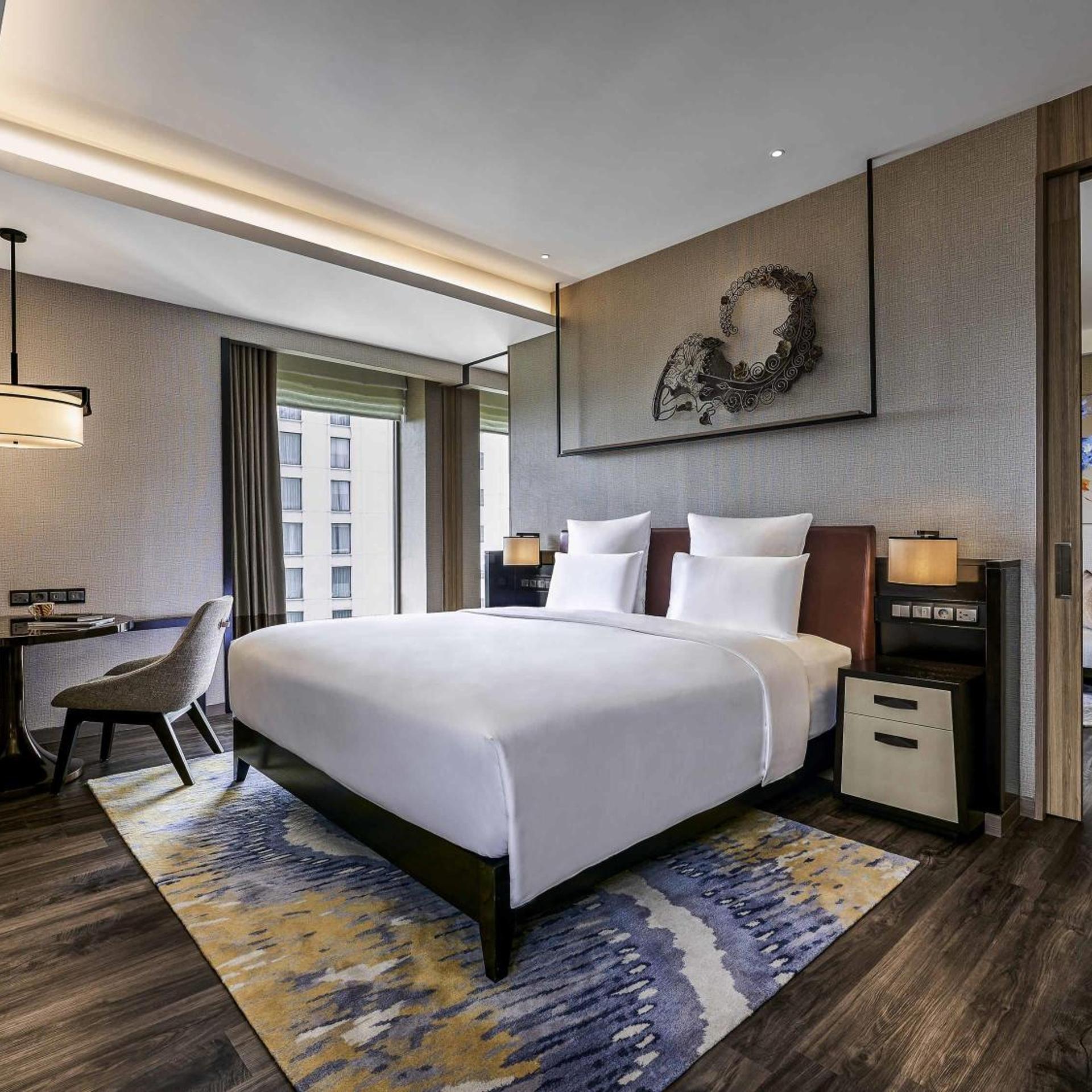Pullman, Suite, King Bed