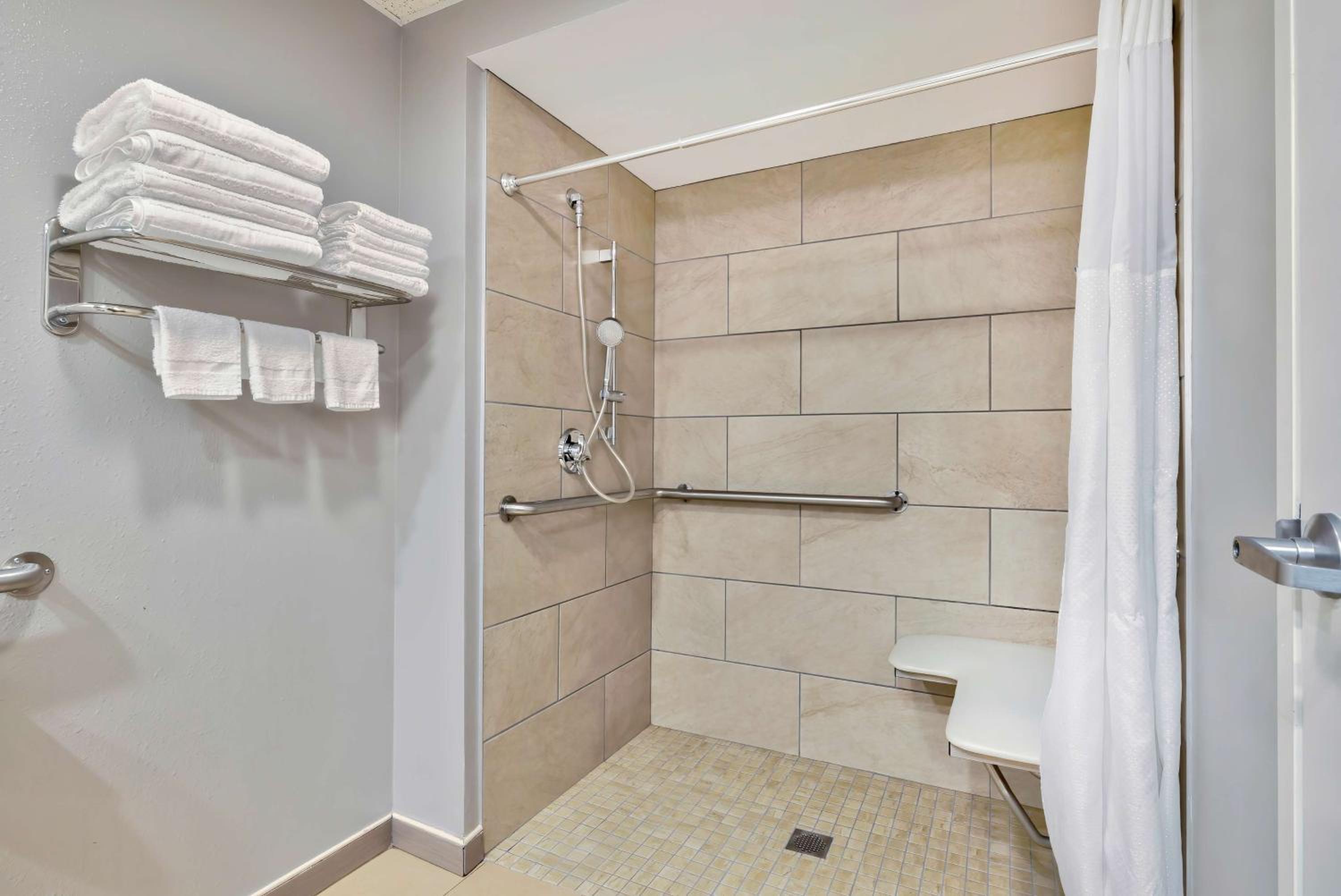 غرفة بسريرين كوين لذوي الإعاقة، Motel6 Bethel, CT - Danbury 7/7