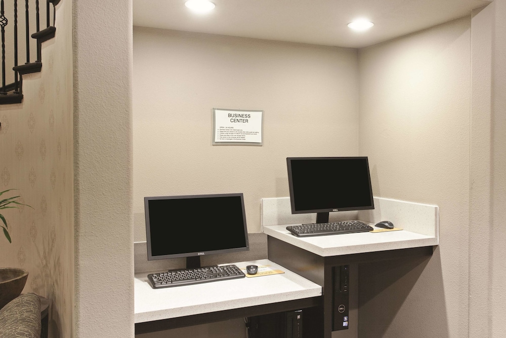 La Quinta Inn Suites Los Banos 34/35