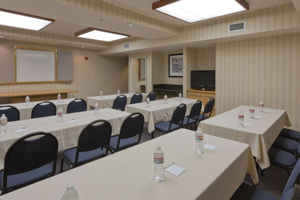 Hampton Inn Las Vegas Summerlin 34/38