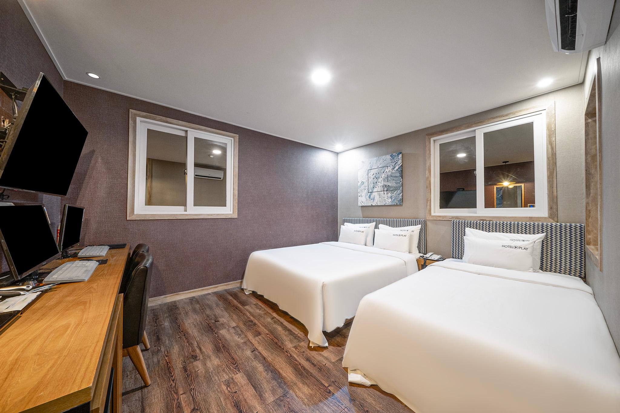 Play Hotel 25/76
