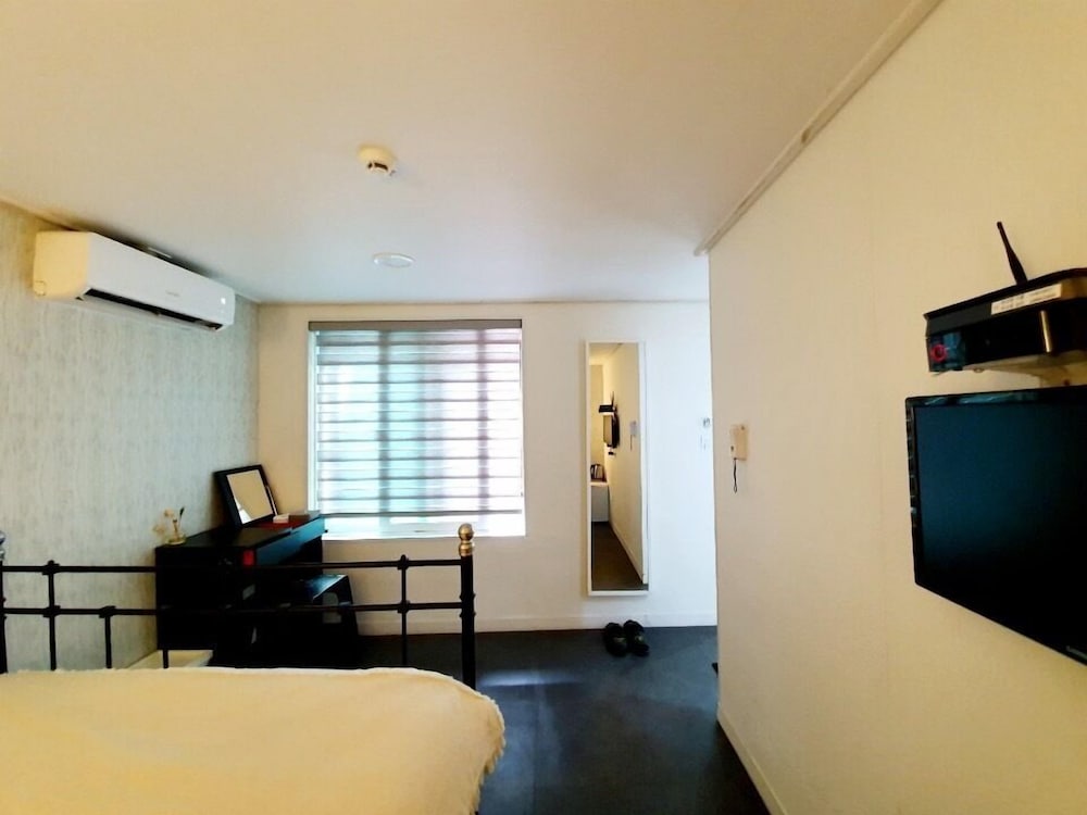 Mono House Hongdae 2 36/71