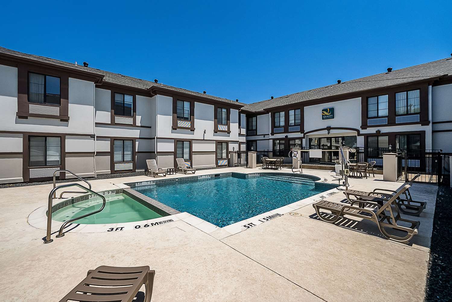Quality Inn & Suites Irving DFW Airport South 34/34